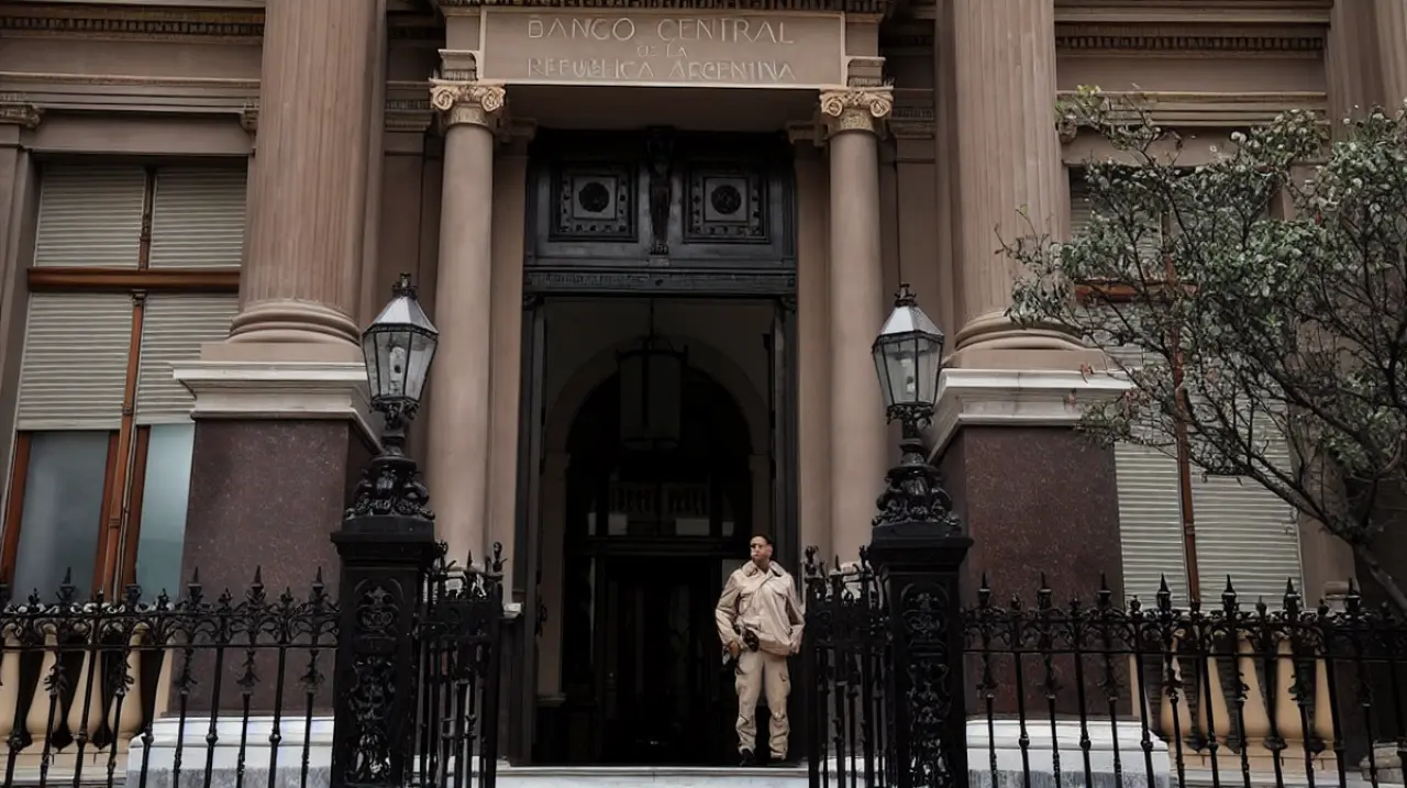 El BCRA acumula más de USD 13.000 millones en compras de divisas durante 2026 y las reservas superan los USD 49.000 millones