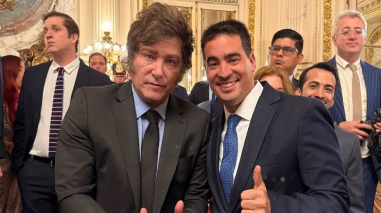 El “blooper” del vocero presidencial volvió a poner al dólar en escena, pero lo que preocupa es que el consumo no despega