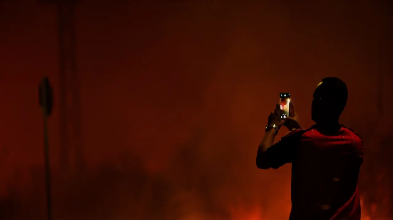 Última hora de los incendios en España y la emergencia nacional, en directo: el fuego declarado en Ávila se convierte en el mayor de la historia de nuestro país con 50.000 hectáreas quemadas