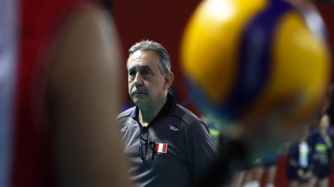 La drástica medida de Antonio Rizola en la selección peruana de vóley: “No nos deja agarrar el celular”