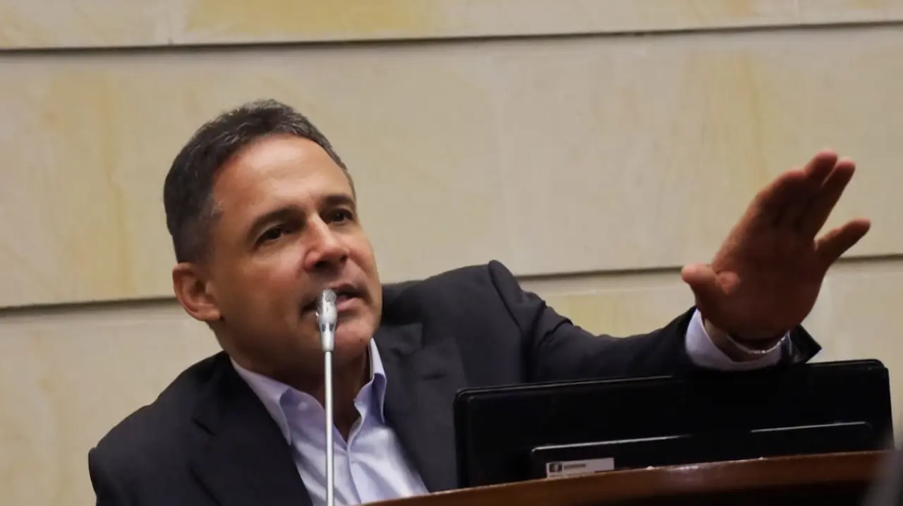 Presidente del Congreso respondió a activistas de Abelardo de la Espriella tras pullas al Centro Democrático: “Tienen que bajarle al tonito”