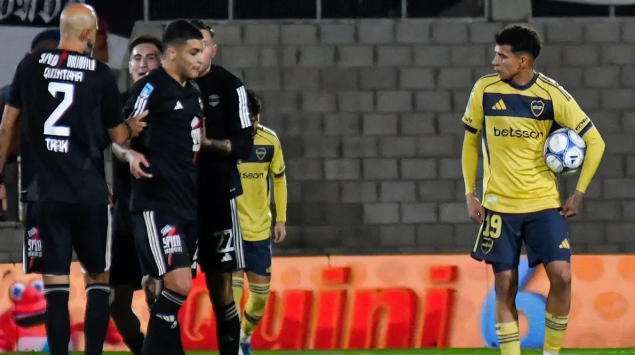 Los dos goles gracias al juego aéreo con los que Deportivo Riestra abrió el marcador contra Boca Juniors