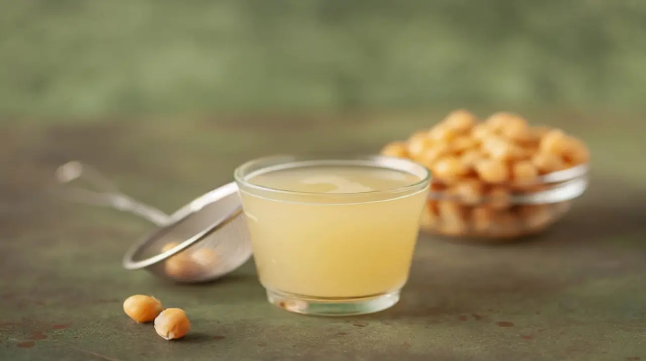 Un líquido que se descarta al cocinar legumbres podría reemplazar huevos y generar bioplásticos