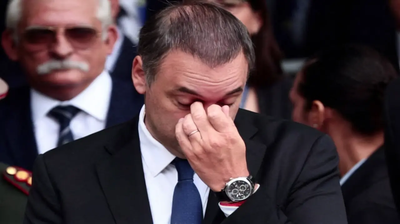 Gente que va y gente que viene: los funcionarios que resisten tras la caída de Adorni