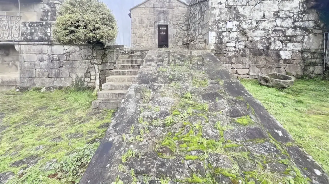 A la venta un pazo del siglo XVI en Brión con capilla privada: 850.000 euros por siglos de historia gallega
