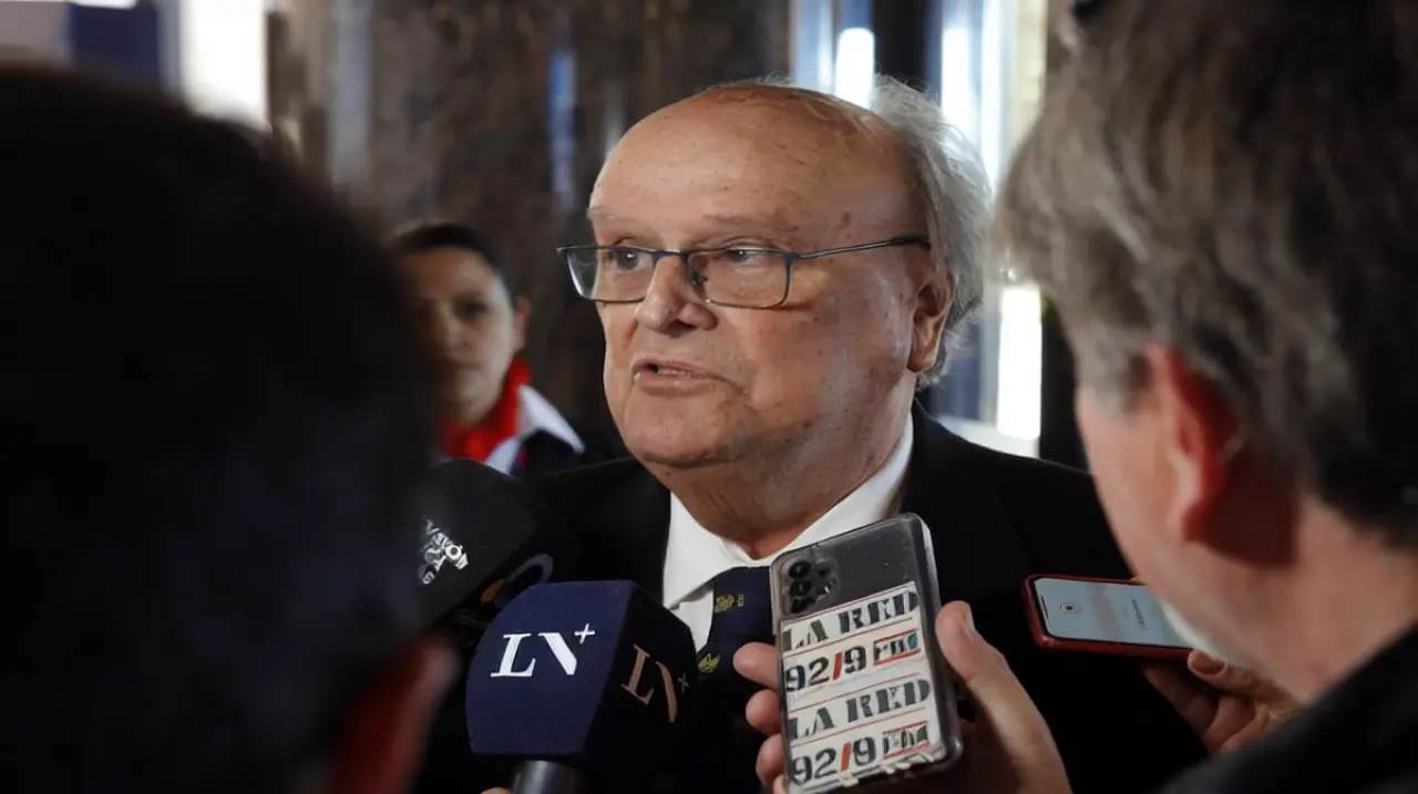 De Mendiguren evalúa llevar a Milei a la Justicia por los insultos en La Rural