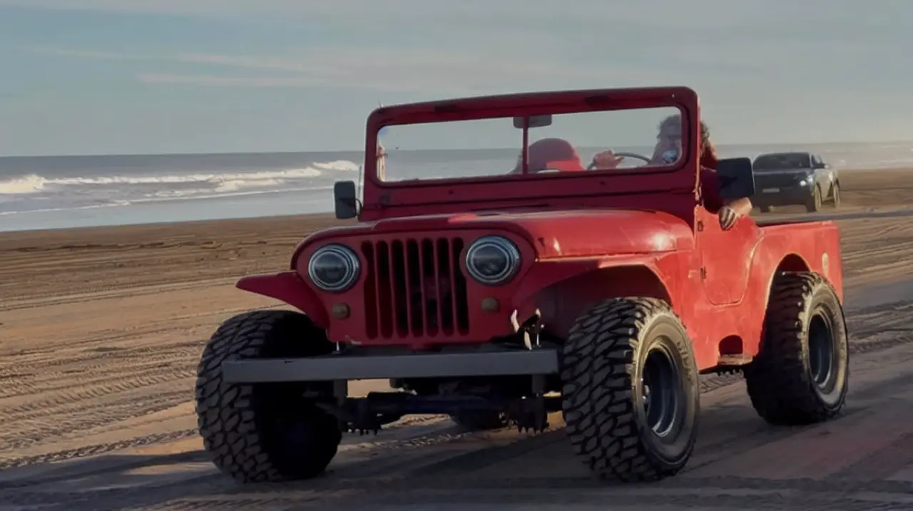 Un hombre de 35 años murió tras volcar en un Jeep que probaba en los médanos de Necochea