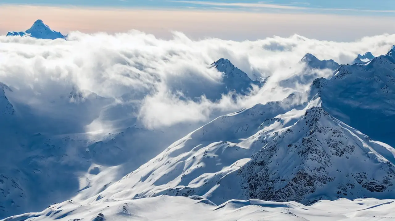 Rusia recupera cuerpos de tres alpinistas bosnios y asciende a cinco los muertos en el ascenso del monte Elbrus
