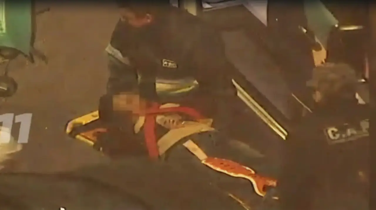 Insólito: chocó contra un lavarropas abandonado en una avenida y una mujer terminó en el hospital