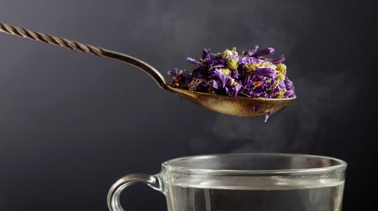 La planta medicinal que calma la tos, alivia los resfríos y mejora la digestión de forma