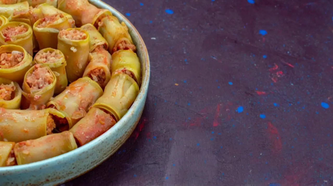 Rollos de calabacín rellenos de carne: una receta saludable, saciante y elegante que puedes preparar en menos de 1 hora