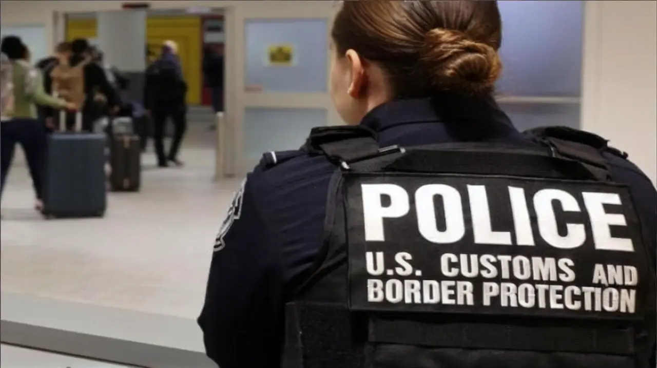 Detuvieron en San Diego a un mexicano buscado en Baja California por robo de vehículo