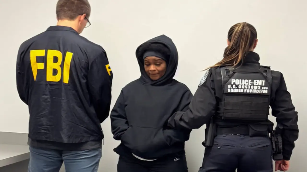 Capturan en Jamaica a una fugitiva acusada de fraude con ayudas por Covid-19 en EE.UU