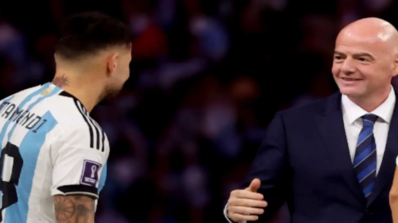 Infantino saludó a Otamendi por su retiro de la selección argentina