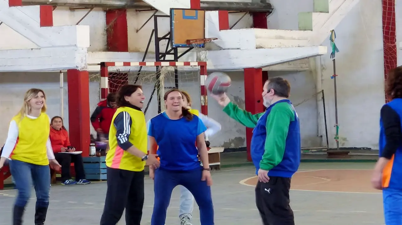 Cacheball: el deporte alternativo nacido en Mataderos que premia festejar el gol rival