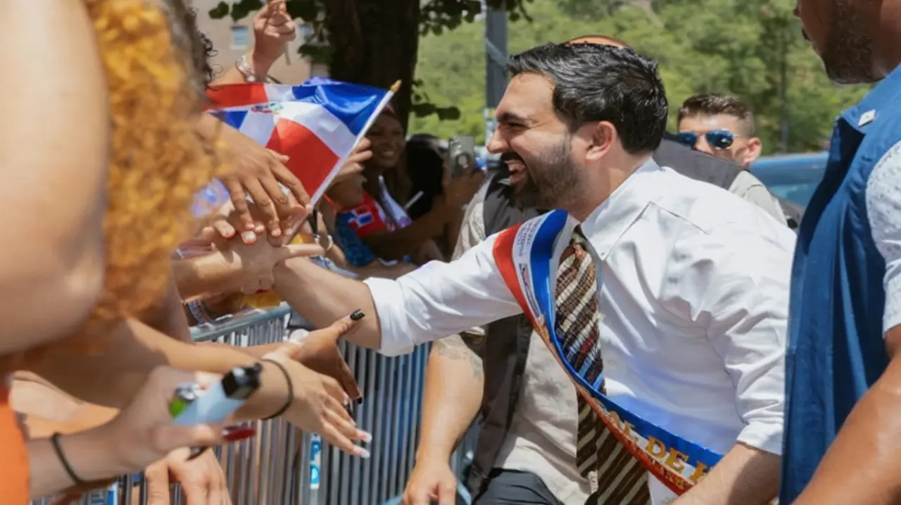 Mamdani acompaña la Gran Parada Dominicana del Bronx y resalta el peso de esa comunidad en Nueva York