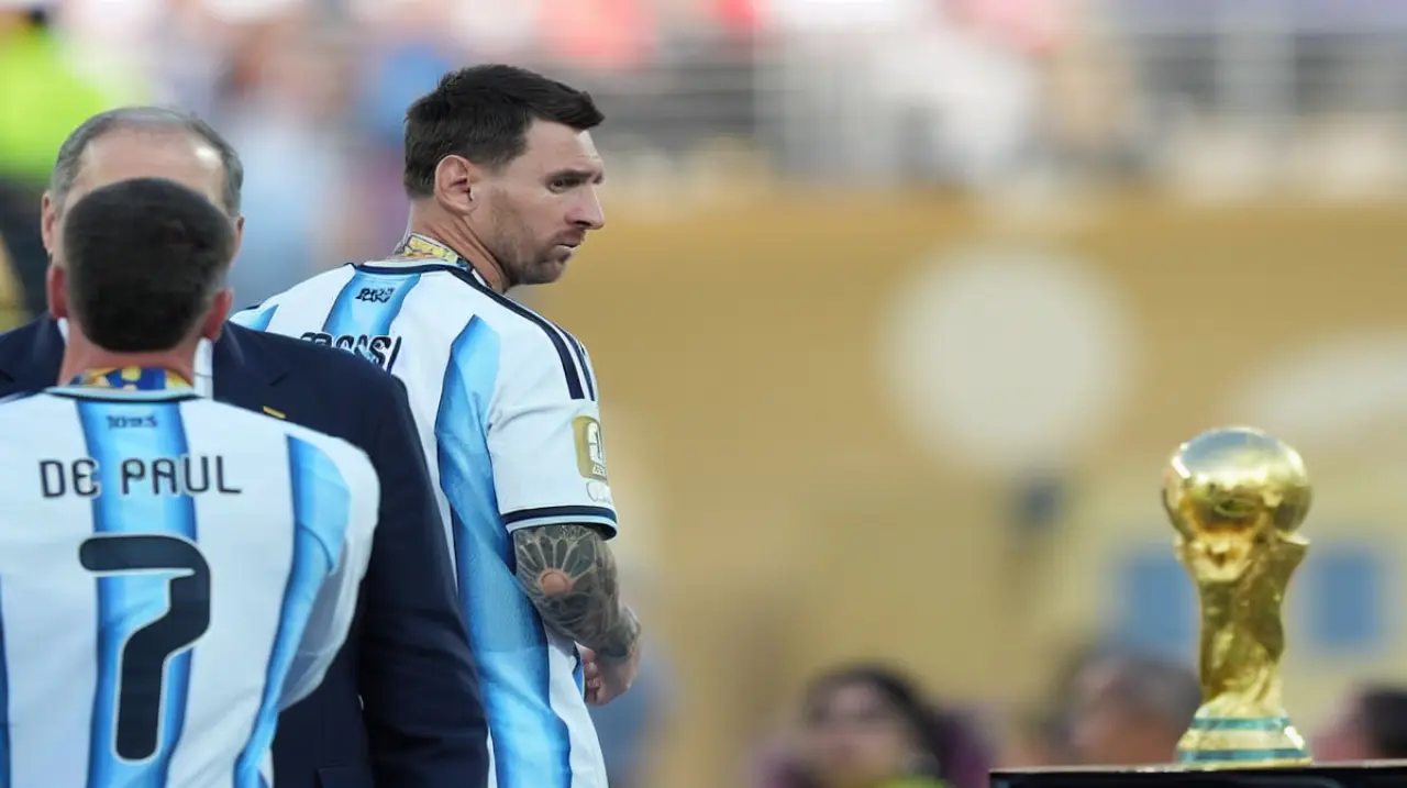 Tras la final perdida, persisten el respaldo a Scaloni y a Messi y crecen las lecturas conspirativas