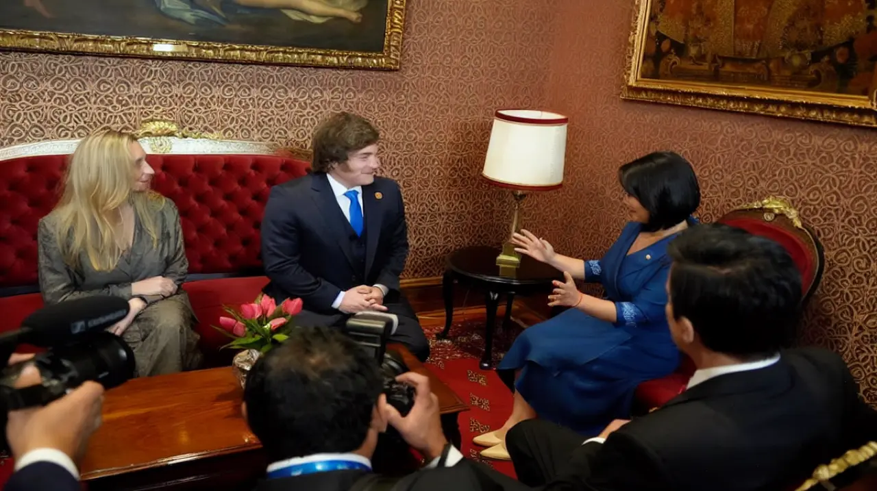 Milei viajó a Lima, se reunió con Keiko Fujimori y evitó gestos públicos con Brasil