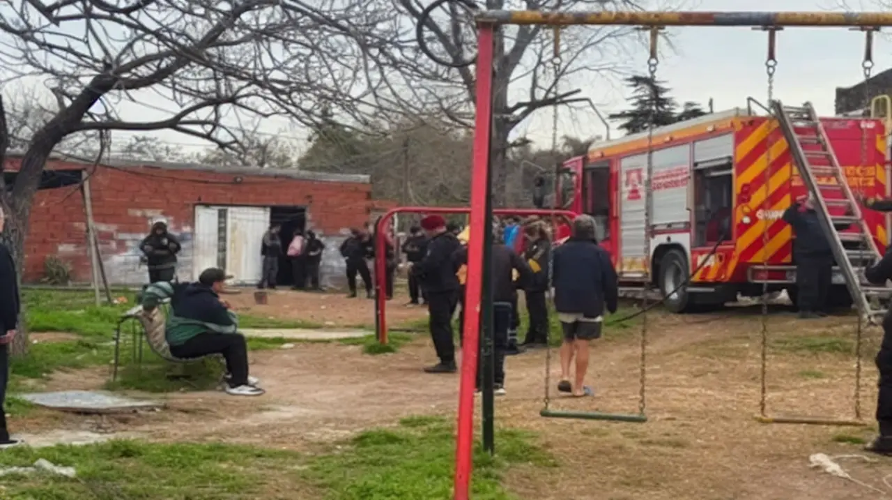 Murió un nene de 4 años en un incendio y su hermano de 11 fue rescatado por vecinos en Santa Fe