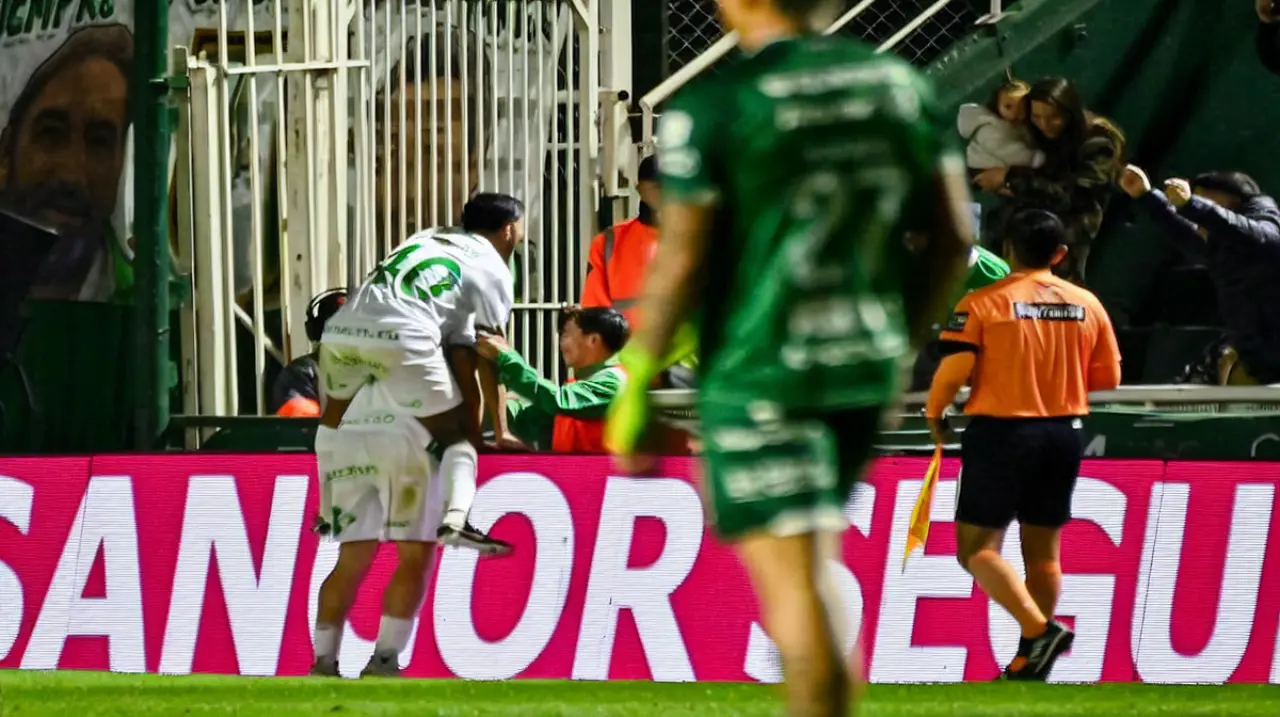 Banfield venció 3-2 a Sarmiento en un duelo cargado de errores y emociones