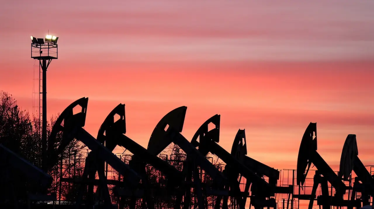 El petróleo salta más de 4% tras la nueva escalada entre Estados Unidos e Irán