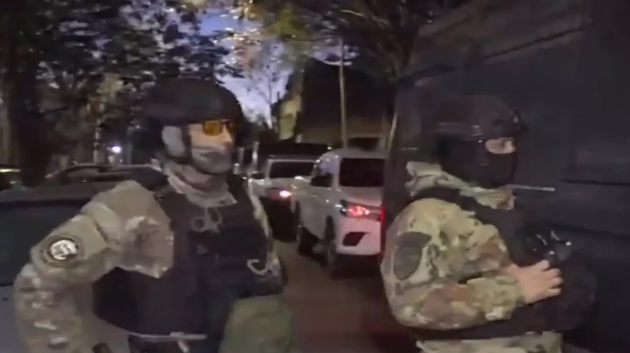 Fuerte Apache bajo un fuerte operativo para atrapar al acusado de matar a un policía