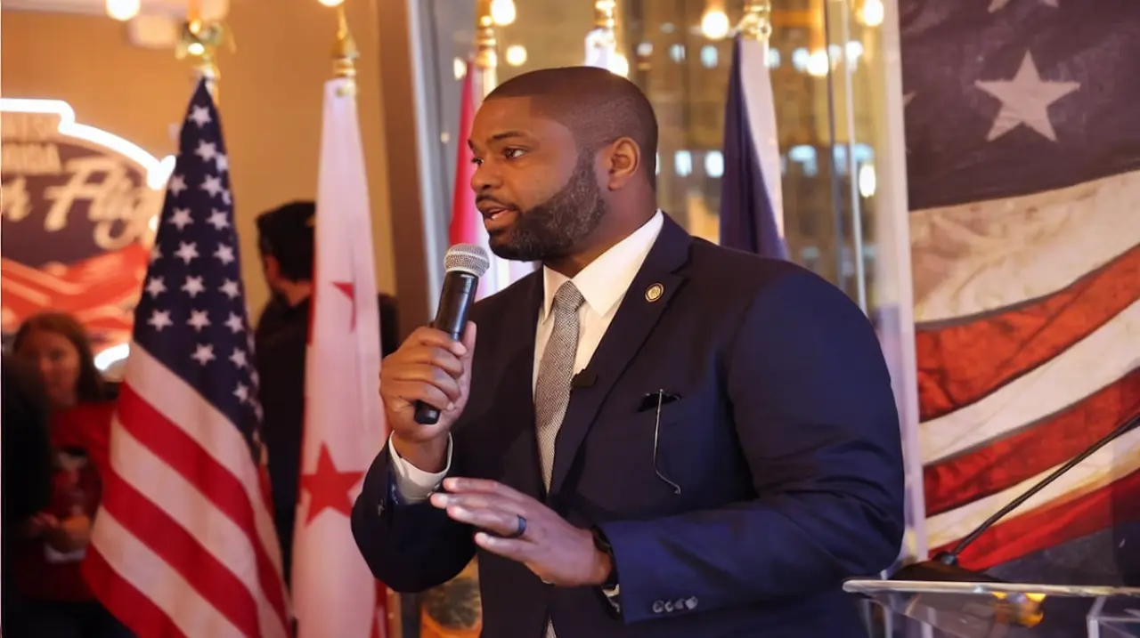 Byron Donalds llevó su campaña a Doral y ratificó su apoyo al fin del TPS para venezolanos