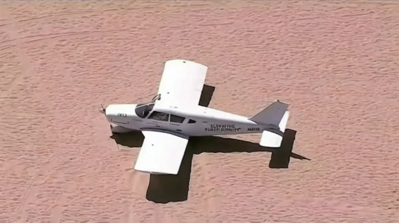 Una avioneta perdió potencia y aterrizó de emergencia en una playa de California