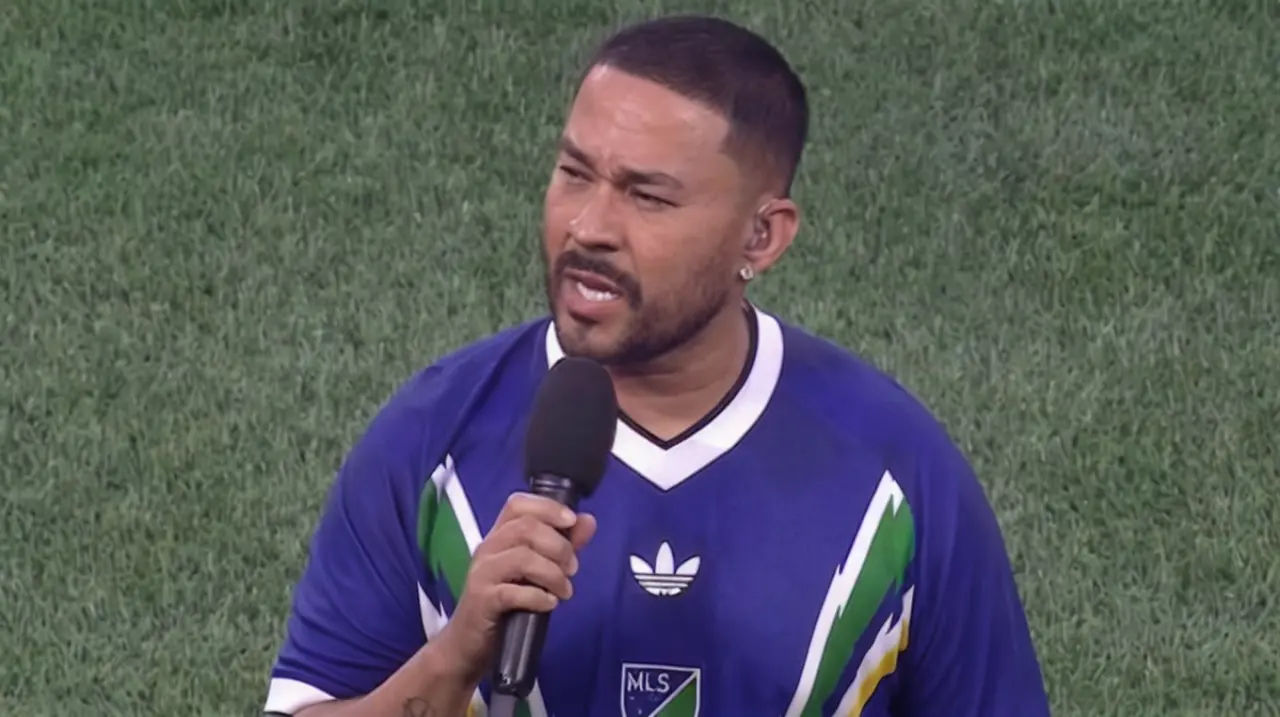 Frankie J se equivoca con el Himno Nacional en el Juego de Estrellas de la Liga MX y la MLS
