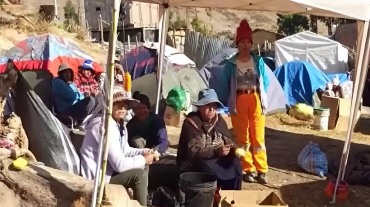 Junín: vecinos de Pumpuña siguen en carpas y organizan una olla común tras el sismo