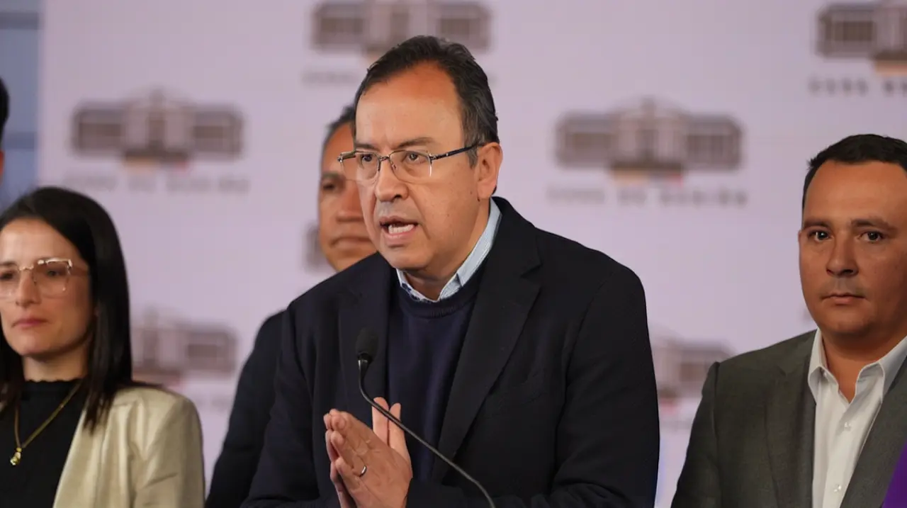 Prada cuestionó decisiones de De la Espriella sobre Bogotá y anticipó una posesión inédita en Cali