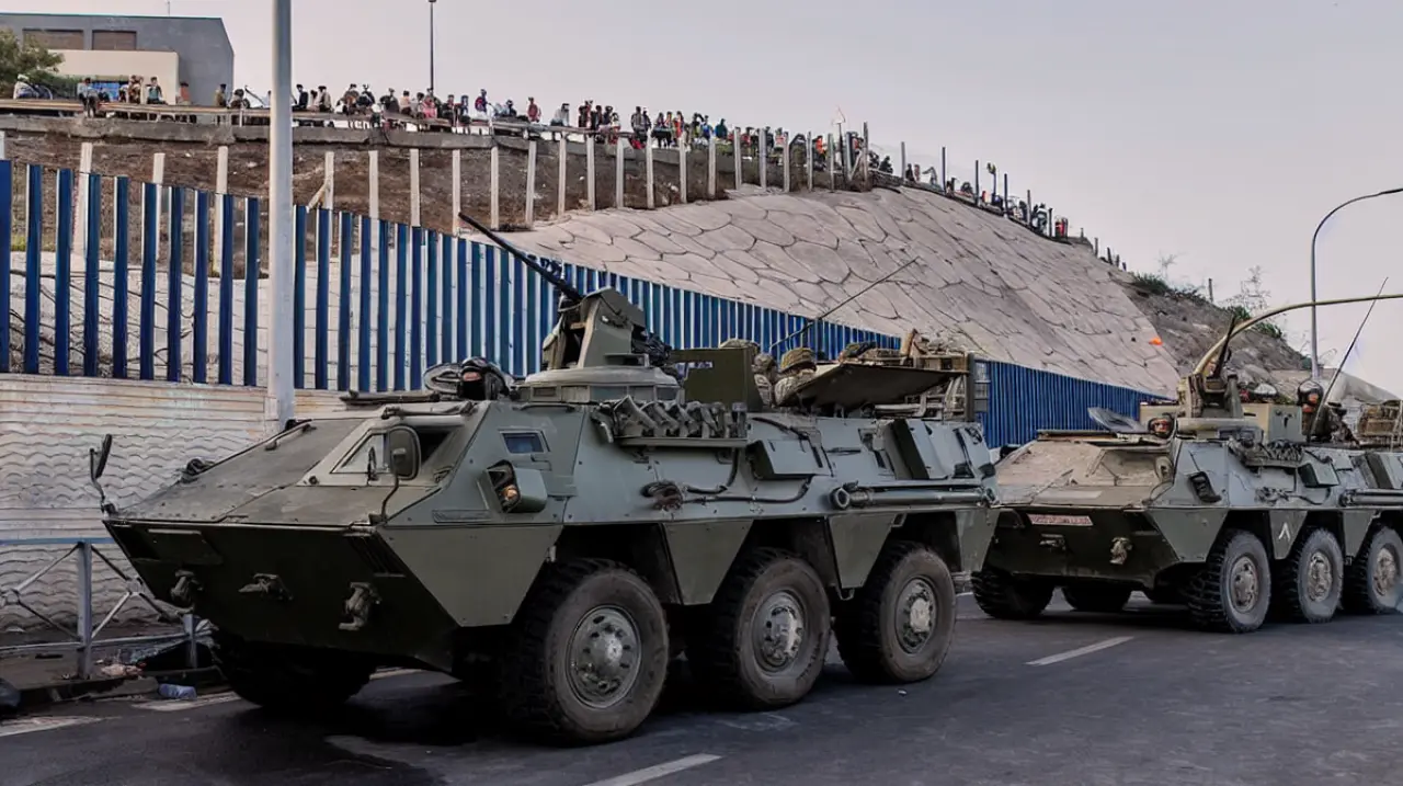 España despliega al Ejército en Ceuta ante una avalancha migratoria desde Marruecos