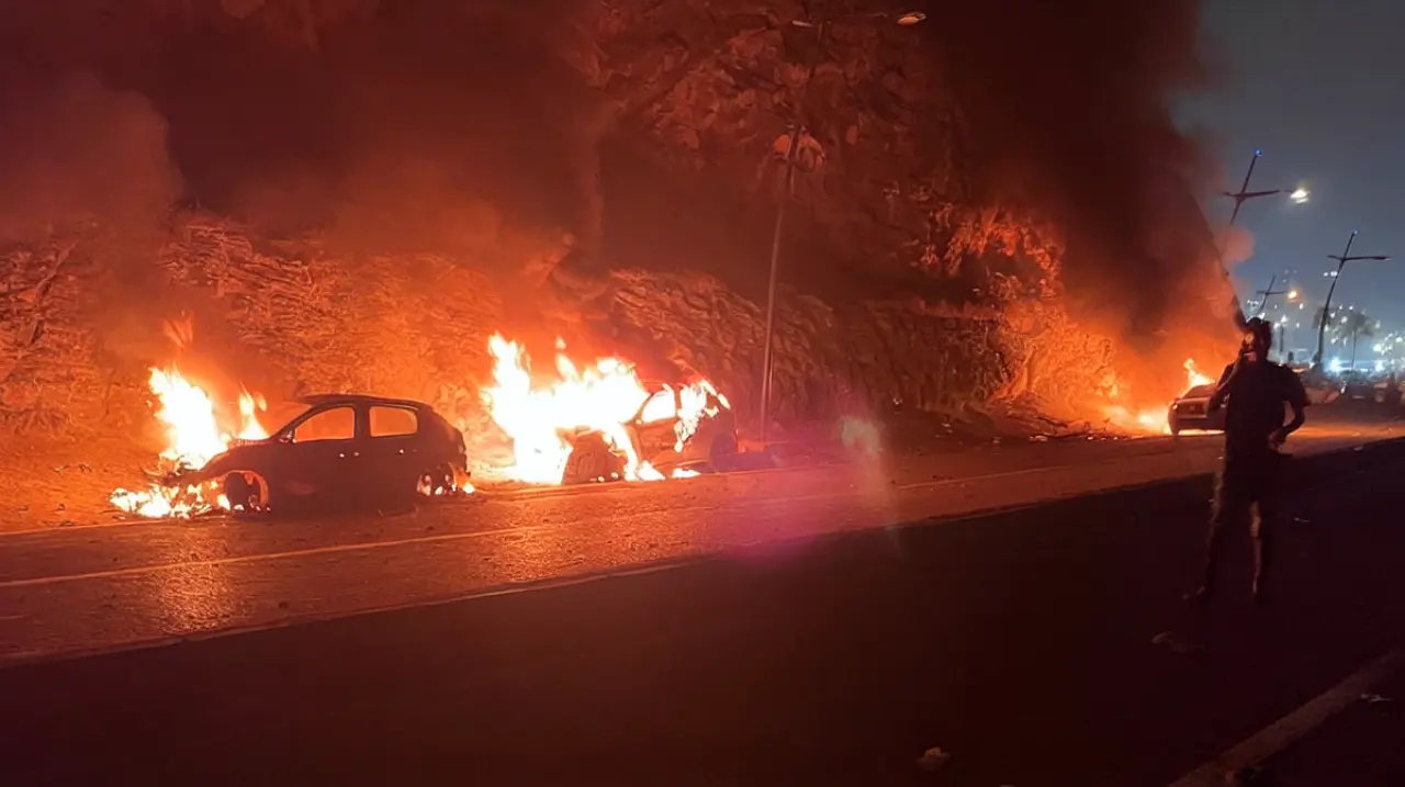 Una noche de máxima tensión en la frontera entre España y Marruecos deja 18 muertos y miles de entradas irregulares