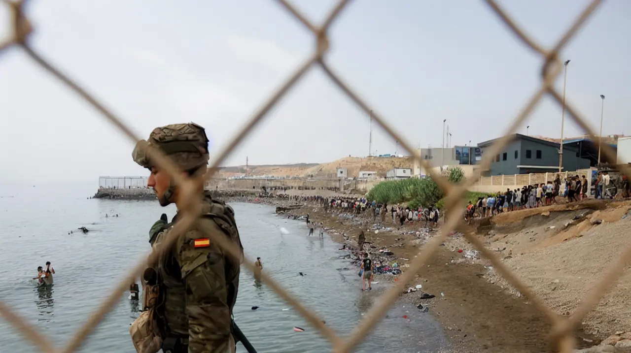 Más de 25.000 migrantes regresan de Ceuta a Marruecos en pocas horas