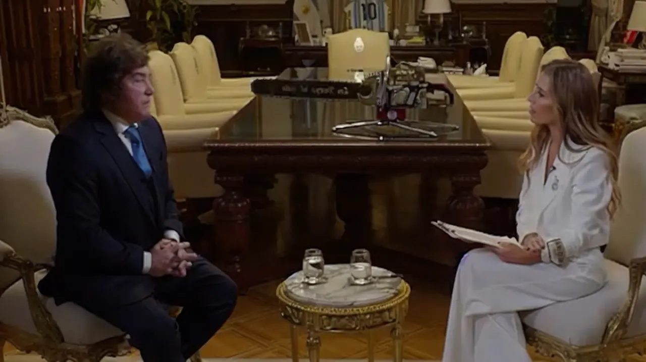 Milei defendió su plan económico, respaldó a Adorni y habló de Malvinas, Messi y su vida personal