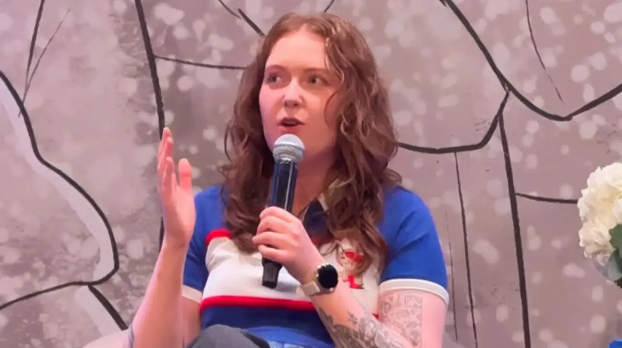 Alice Oseman reúne a cientos de fans en la CDMX en un emotivo encuentro por Heartstopper