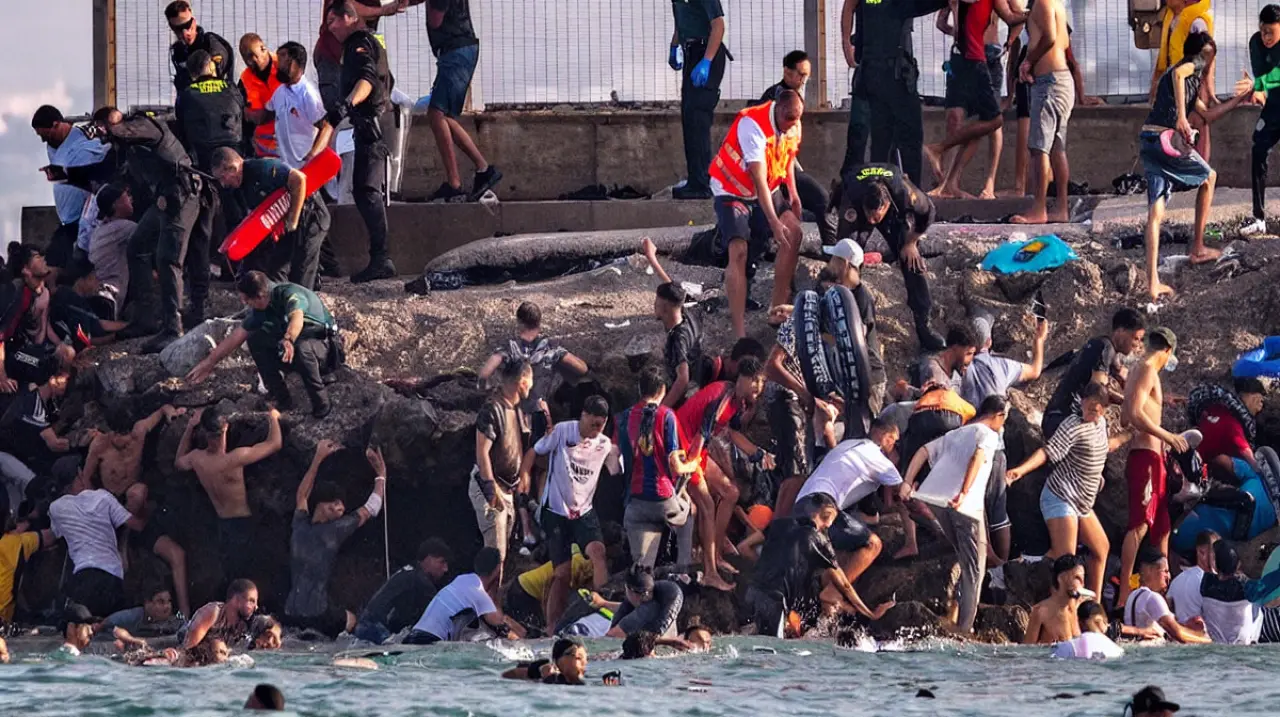 Ceuta se vacía tras la entrada masiva de migrantes y el Estado refuerza el control fronterizo