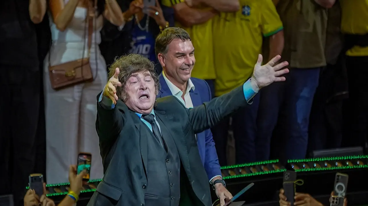 Milei acelera su giro electoral: endurece el discurso, reabre su agenda y busca liderar a la derecha regional