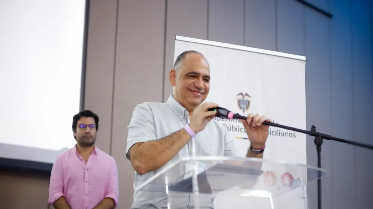 Juez ordena 10 días de arresto al alcalde de Santa Marta por desacato en caso de Playa Salguero