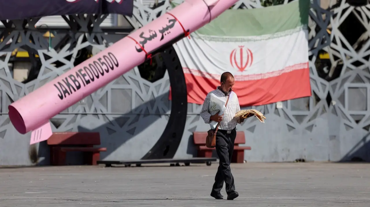 Irán endurece sus amenazas contra países que cooperen con Estados Unidos en medio de la tensión por Ormuz
