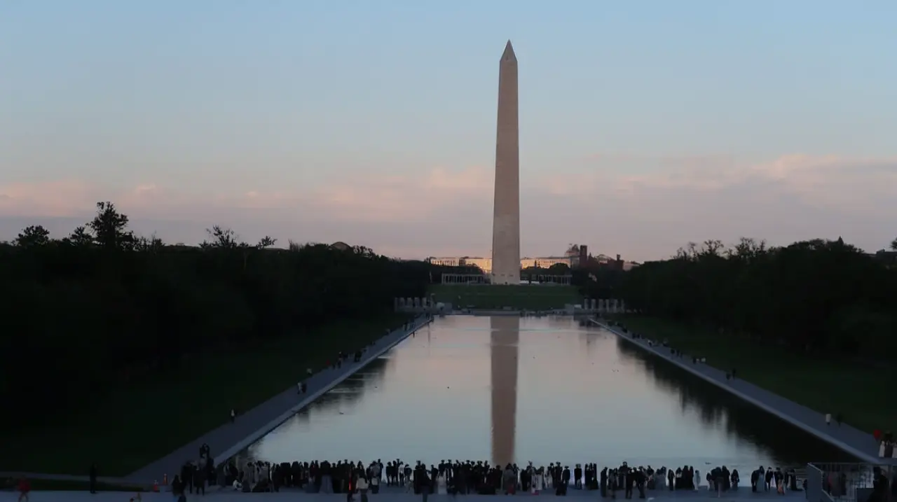 Retiran la demanda contra el exatleta acusado por daños en el estanque del Monumento a Lincoln