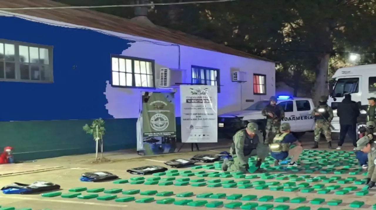 Tres camiones cisterna con más de 800 kilos de cocaína quedaron al descubierto en menos de una semana