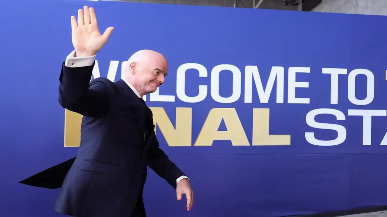 Infantino habría multiplicado por más de diez su salario con el plan privado que FIFA archivó