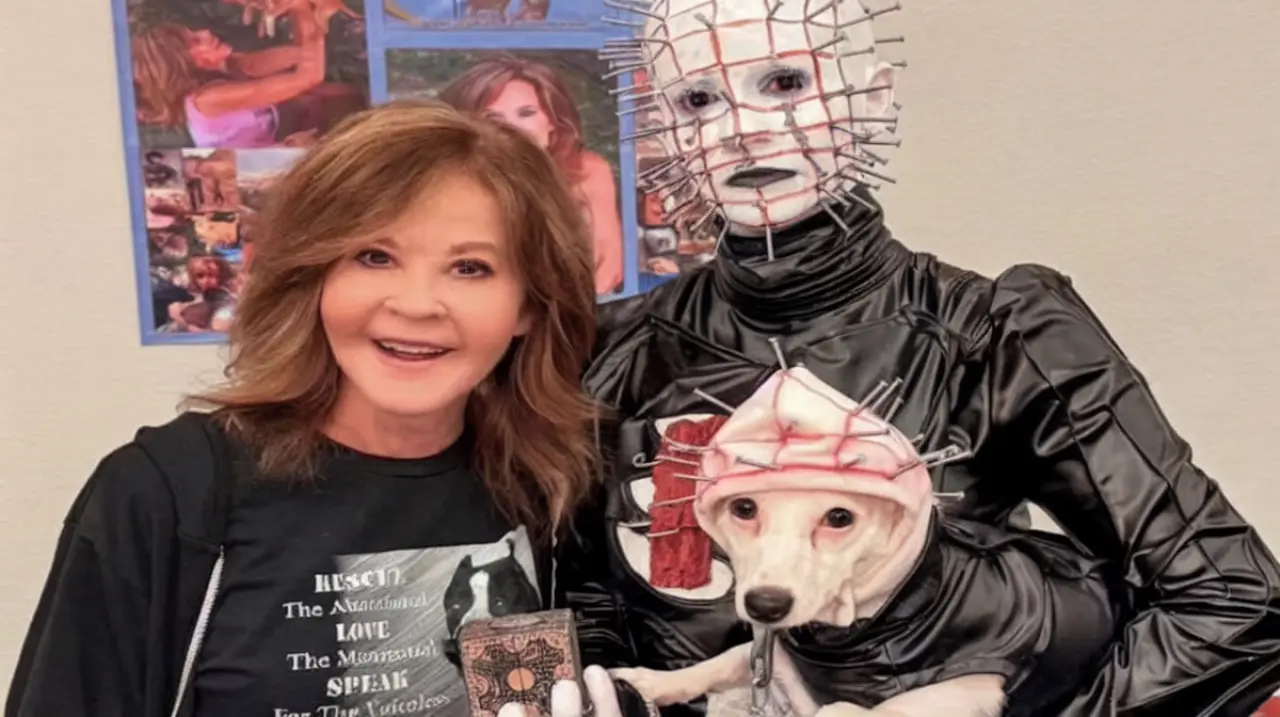 Allanaron la casa de Linda Blair por la cantidad de perros que tenía en su propiedad