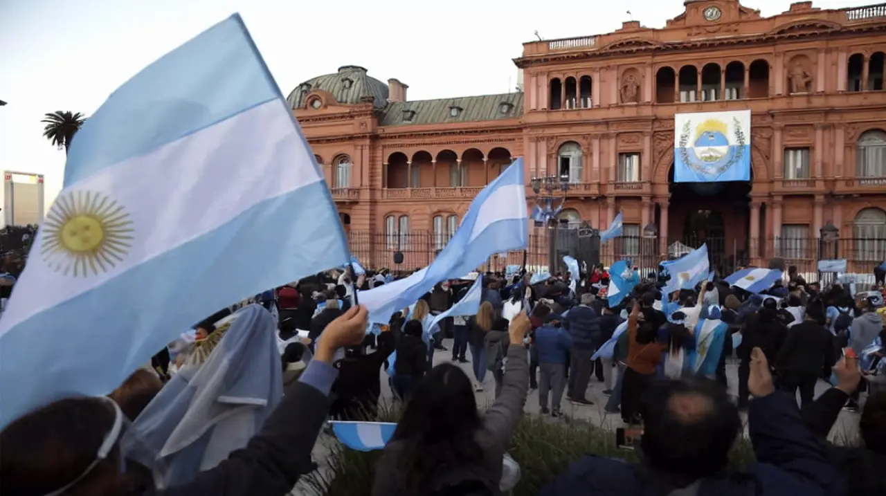 El tercio indeciso se agranda y nadie consigue capturarlo