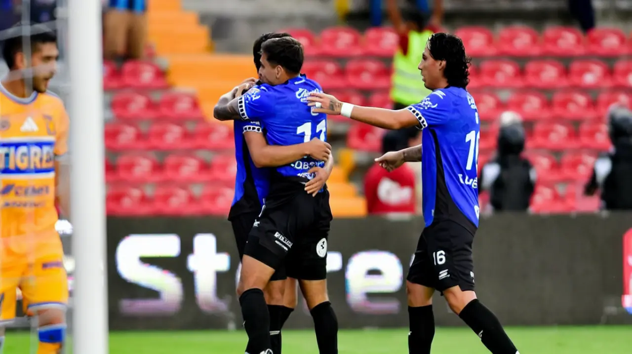 Querétaro vence 3-2 a Tigres con un penal agónico en La Corregidora