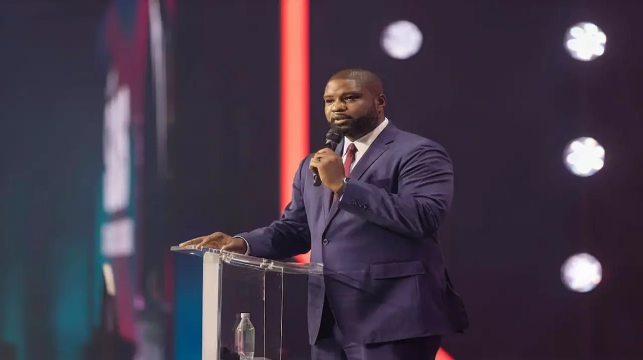 Byron Donalds endurece su discurso migratorio y promete deportaciones por TPS vencido en Florida