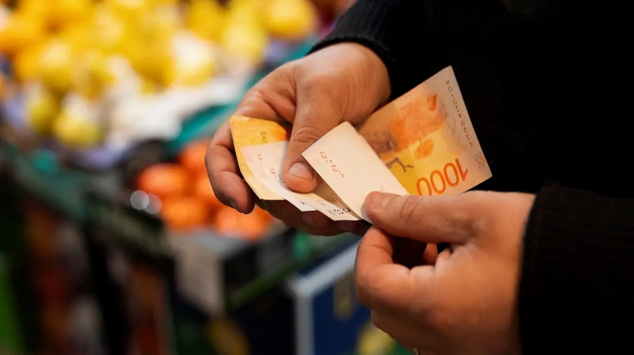 La economía crece, pero el consumo sigue rezagado y se profundiza la brecha entre actividad e ingresos