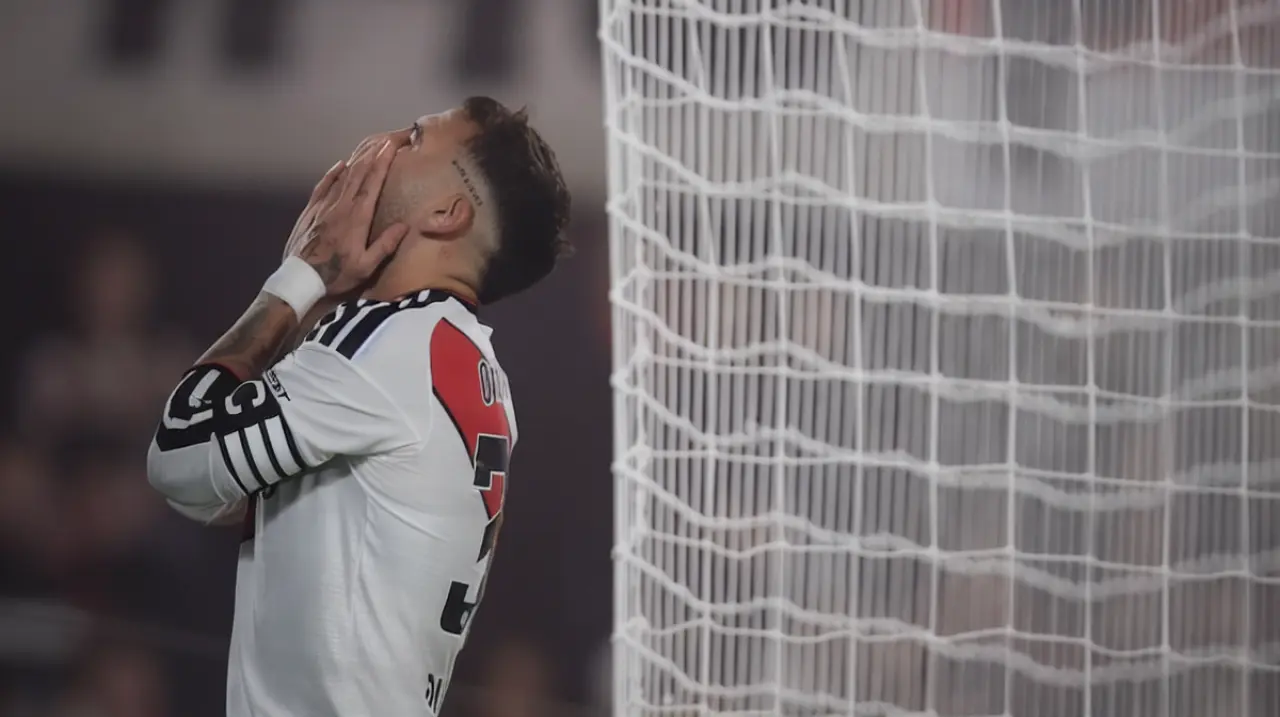Otamendi marcó en contra y River se fue al entretiempo abajo ante Rosario Central