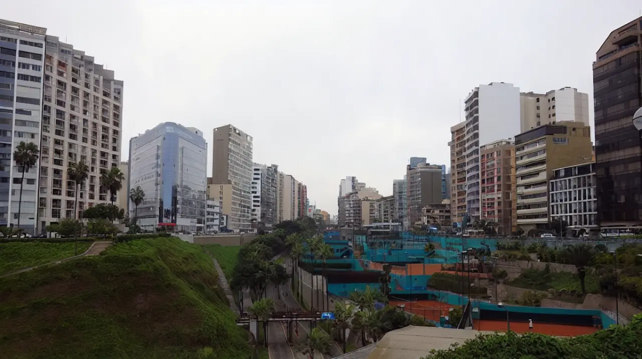 Lima tendrá un lunes templado, con baja probabilidad de lluvia y radiación alta